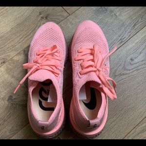 Women’s cushioned running shoes